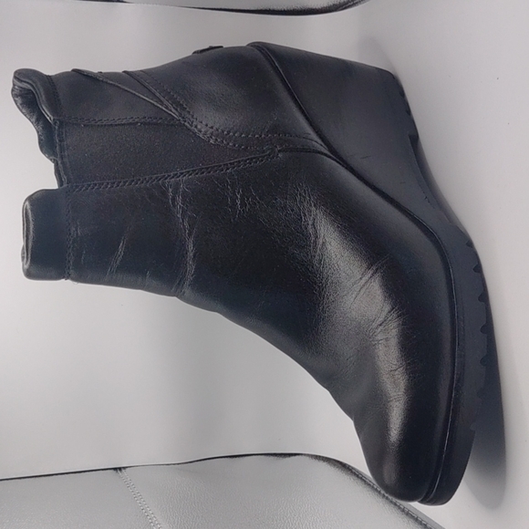 Black Sorel Wedge Boots - Picture 5 of 15